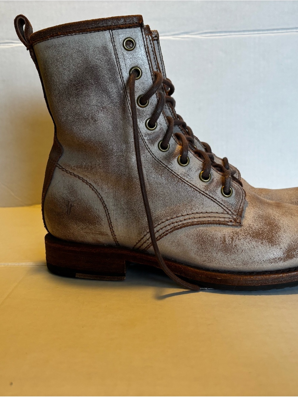 Frye's Veronica Combat Lace-up Boots Distressed Chocolate 8.5B